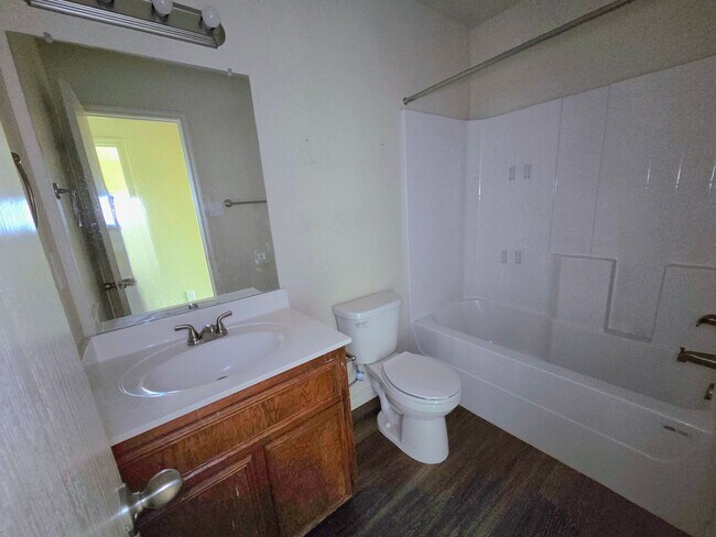 Foto del edificio - AVAILABLE NOW! (SECTION 8 ACCEPTED)