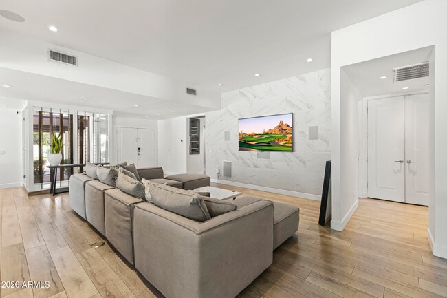 Foto del edificio - 6834 N 72nd Pl