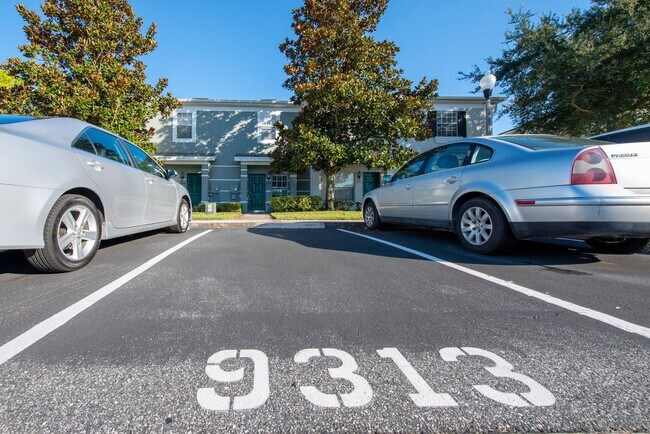 Building Photo - 2 Bedroom /2.5 bathrooms Town House. Just few minutes from Medical City.