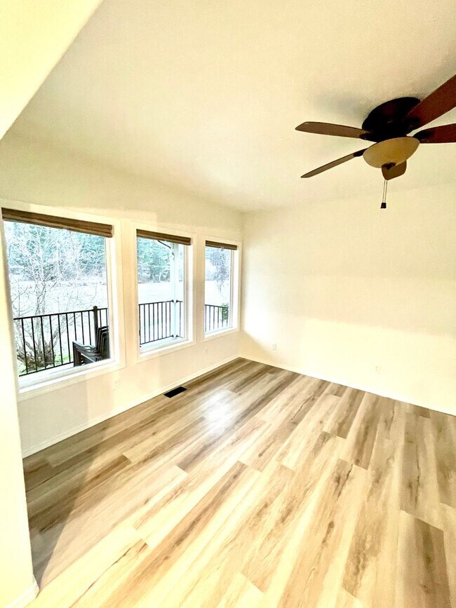 Foto del edificio - Stunning Riverfront Home in Sun Country