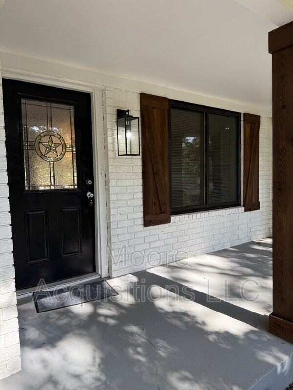 Building Photo - 3601 Oakwood Dr