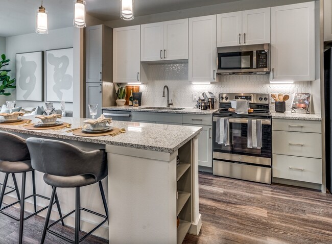 Foto del edificio - 7201 Lake Ridge Pkwy