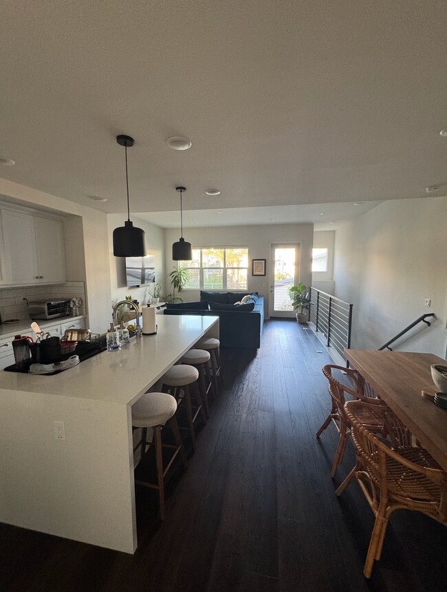 Cocina + Sala de estar - 2065 Bravo Loop