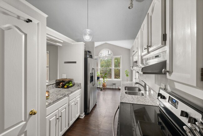 Foto del edificio - 3521 Greywood Dr