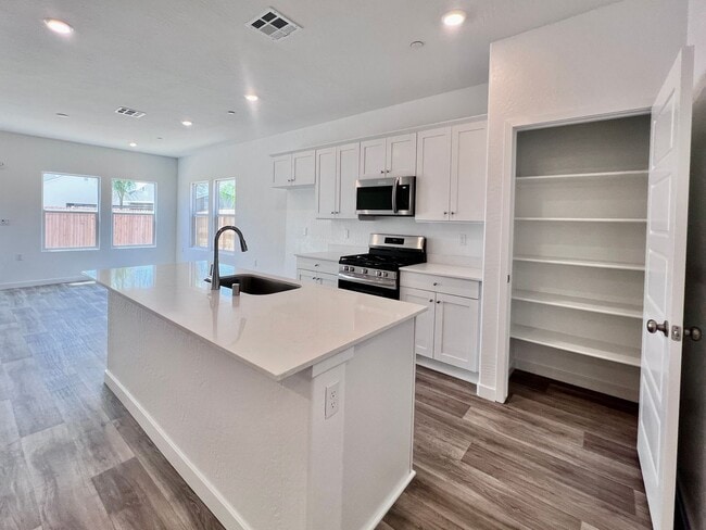 Building Photo - $2,595 Fowler & Dakota, 4 Bedroom 2 Bathro...
