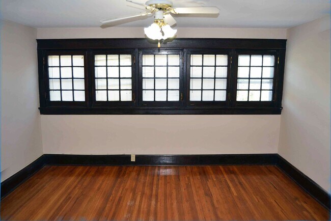 Foto del edificio - 2217 Belmont Blvd