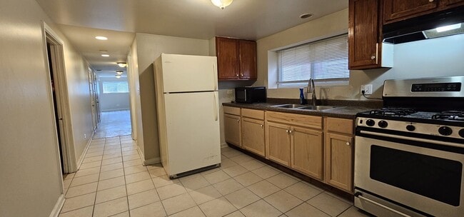 Photo - 2308 N Meade Ave Apartment