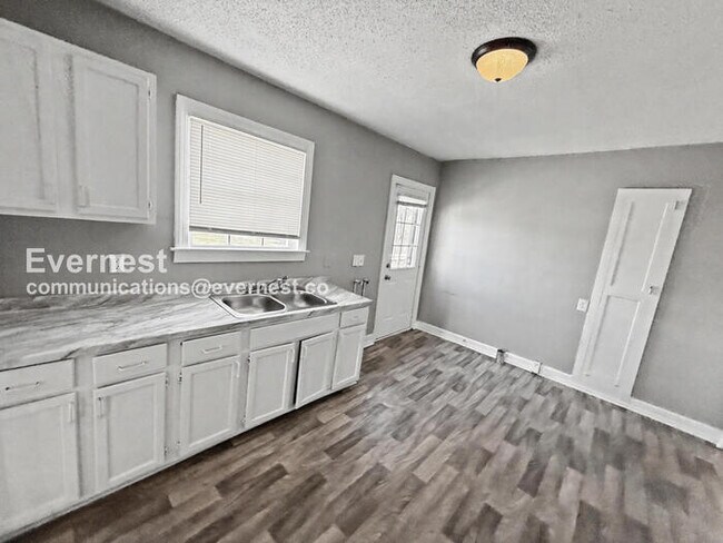 Foto del edificio - 1701 4th Ave W