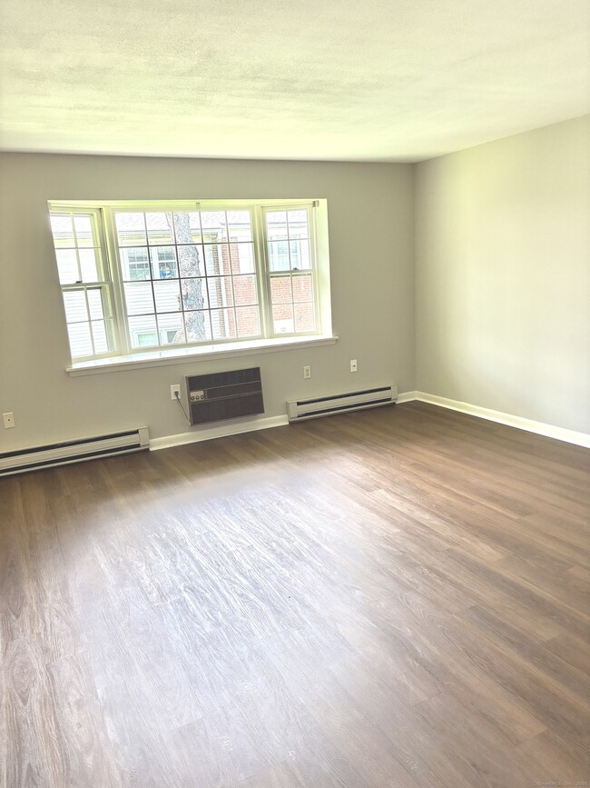 Building Photo - 117 Shadow Ln