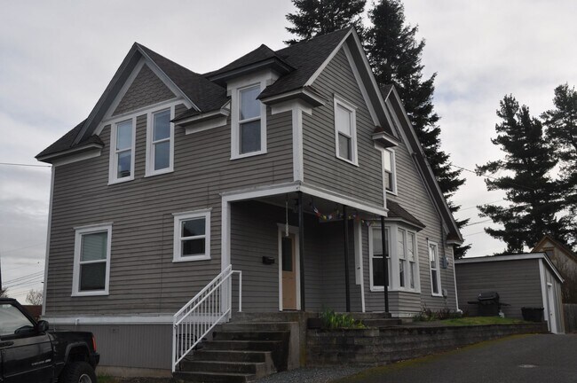 Foto del edificio - PRELEASING: 6 bed/2 bath House close to WWU and Downtown!