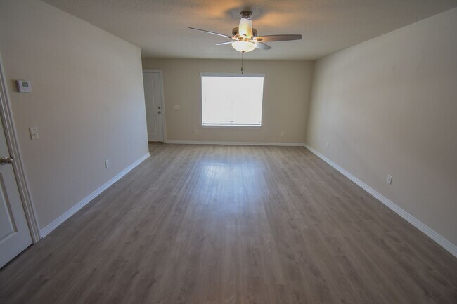 Foto del edificio - Farmington Townhome Available