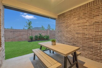 Building Photo - 21015 Bay Vlg Dr