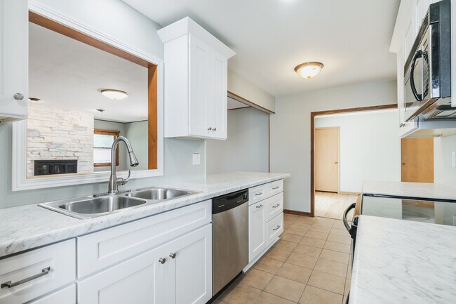 Foto del edificio - W157N8968 Caroline Dr