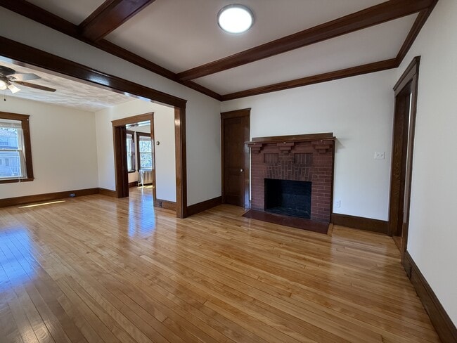 Family Room/Den - 585 High St