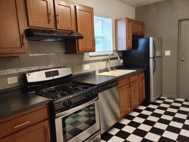 Foto del edificio - 1438 N Campbell Ave