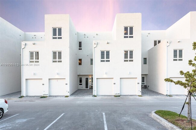 Foto del edificio - 10220 NW 63rd Terrace