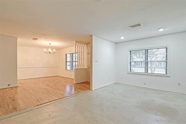 Building Photo - 1130 Nashua St