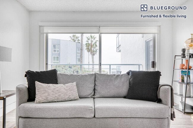 Building Photo - 360 The Village