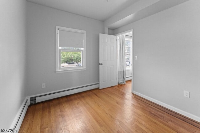 Foto del edificio - 14 Brookwood Dr