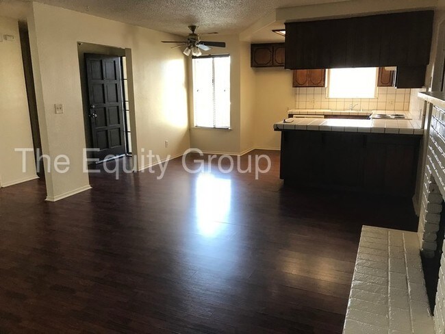 Building Photo - Charming 2 bedroom condo!