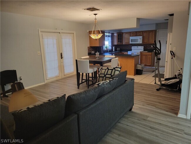 Foto del edificio - 225 Cottage Ave