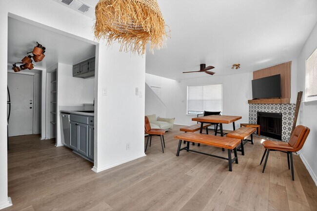 Foto del edificio - Beautifully Upgraded 2-Bedroom Home in a G...