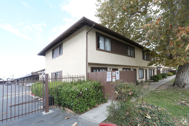 Building Photo - Western Garden Apartments