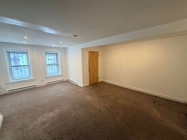 Foto del edificio - 285.5 Hudson Ave