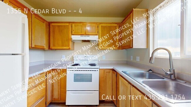 Building Photo - Pet Friendly 4 Bedroom Apartment
