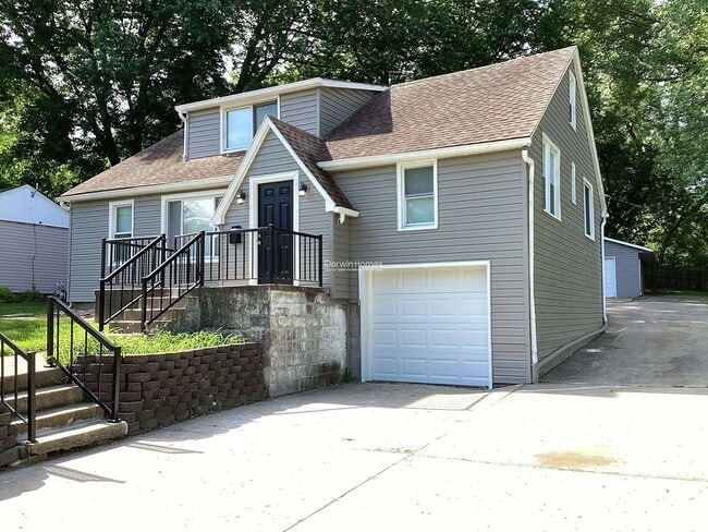 Building Photo - 1217 E South Ave