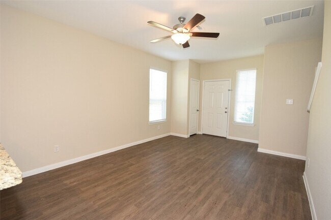 Foto del edificio - 24706 Pavarotti Pl