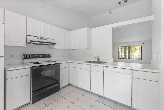 Building Photo - 13105 Belhaven Ct