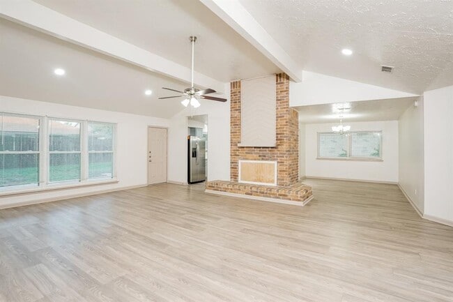 Foto del edificio - 13430 Piney Oaks Dr