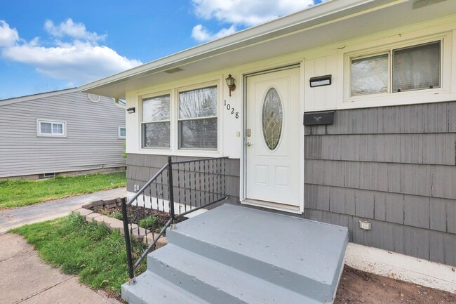 Building Photo - 3/1 Single Family Home off Briggs Rd