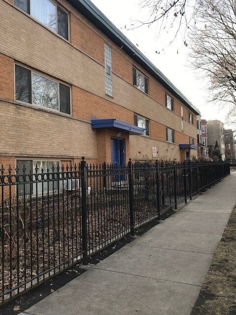easy 2floor walk up - 1417 W Carmen Ave