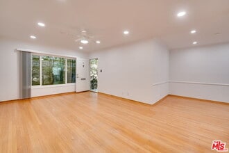 Building Photo - 927 6th St