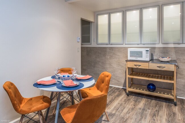 Foto del edificio - 1 br, 1 bath House - 3767B International A...