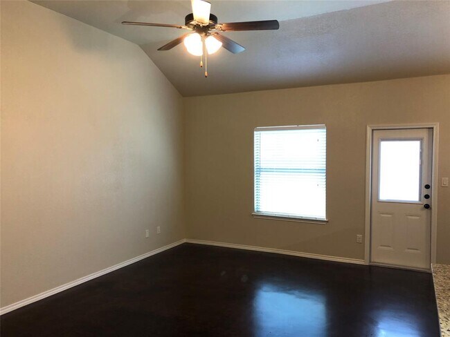 Foto del edificio - 378 Joanne Lp