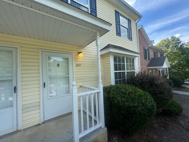 Building Photo - 1419 Jenninfer Drive
