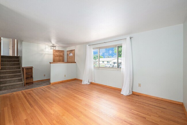 Foto del edificio - Spacious 5 Bedroom in the Heart of Littleton!
