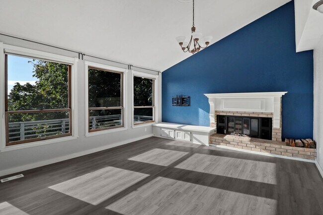 Foto del edificio - 4 Bed 3 Bath - Groups Welcome - Skyline - Westerly Views