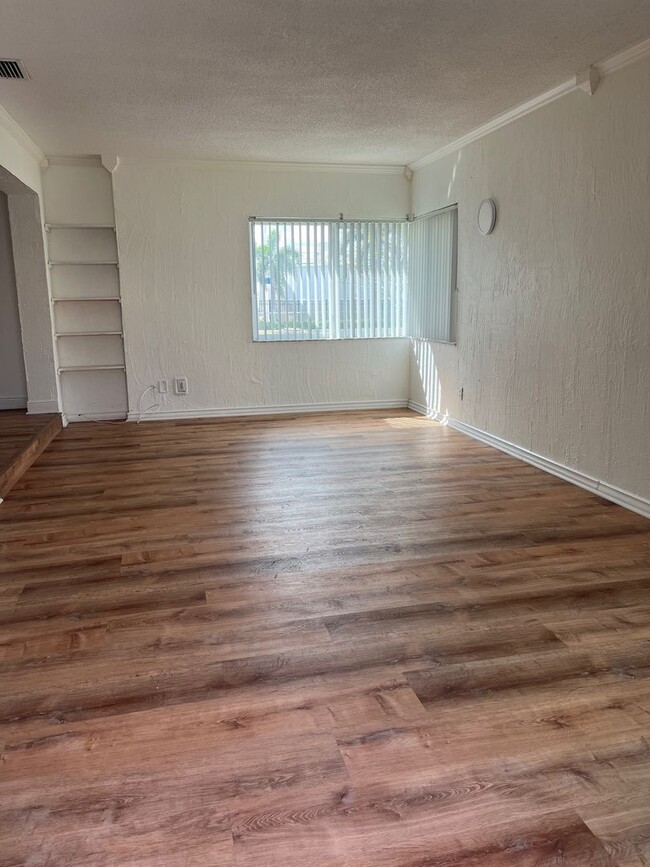 Foto del edificio - Spacious 3/2/2 near Downtown Stuart with a...