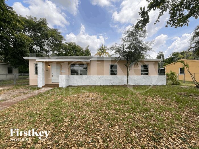 Foto principal - 325 NW 190th St