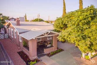 Building Photo - 3611 Yandell Dr