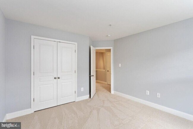Foto del edificio - 3 br, 2.5 bath Townhome - 8864 Purple Iris Ln