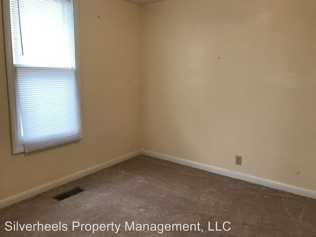 Building Photo - 425 3rd St