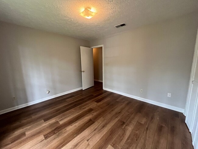 Foto del edificio - 686/688 Old Summerville Rd