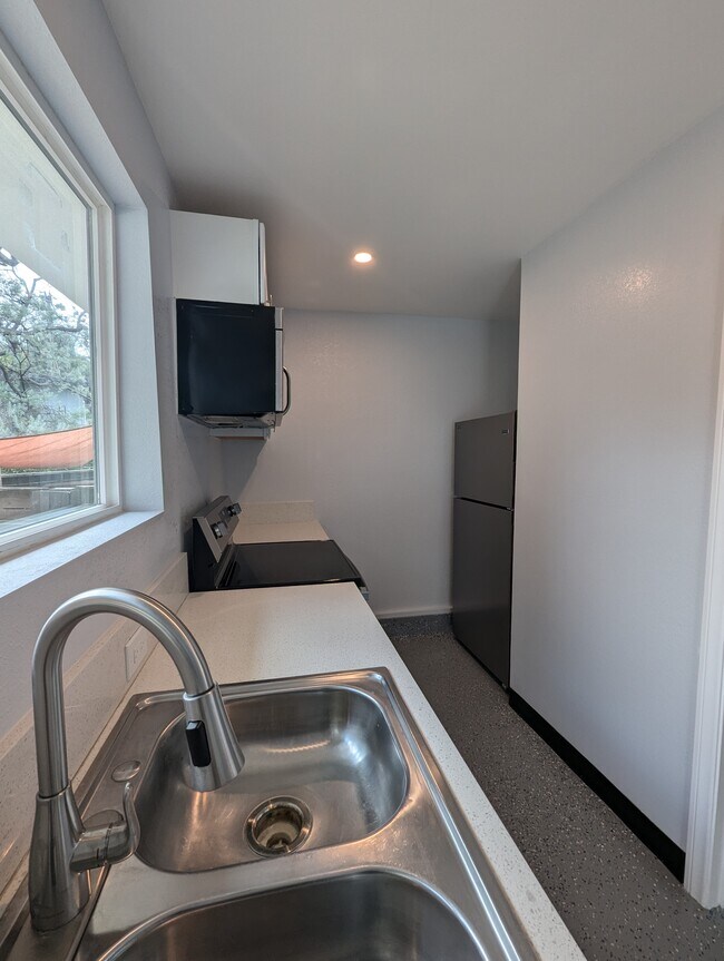 Foto del edificio - 4987 Glen Iris Ave