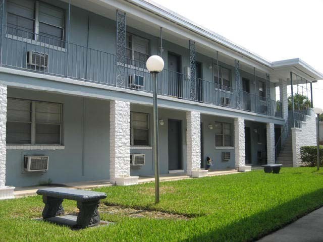 Building Photo - 1110 Caliente Dr