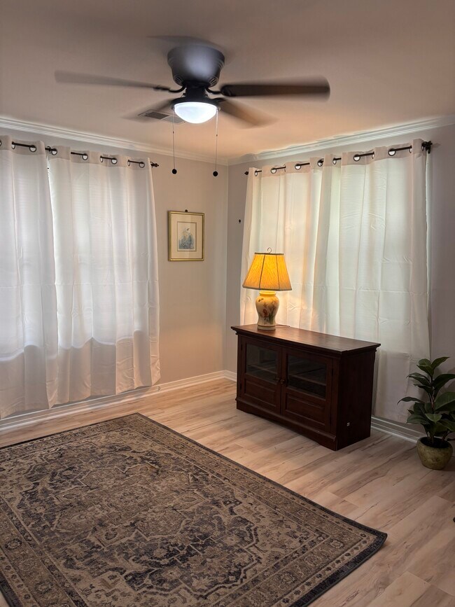 Sala de estar - 1350 Sylvia Ave